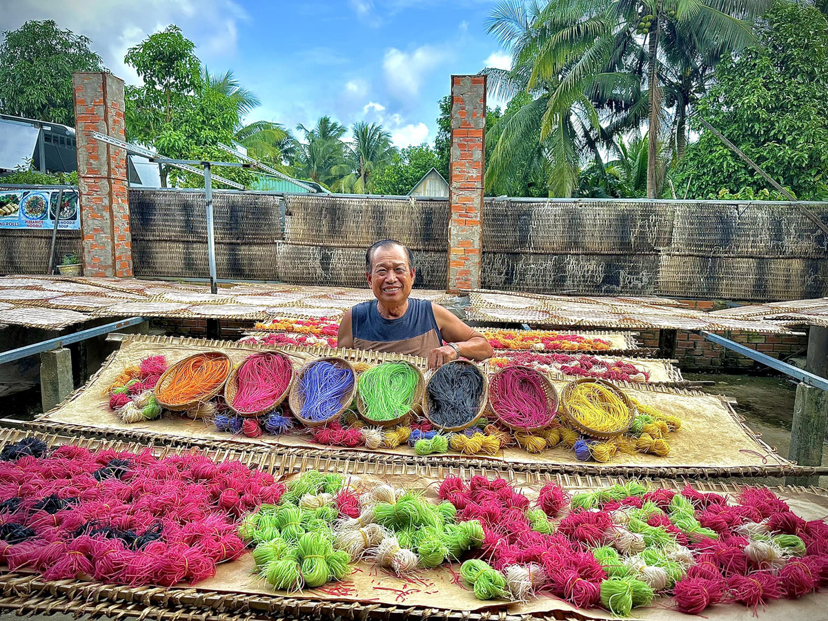 Lò hủ tiếu Sáu Hoài 